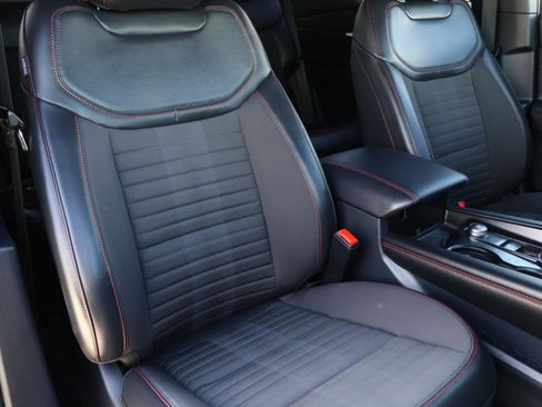 Used 2025 Ford Explorer ST-Line image 18