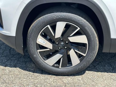 New 2026 Volkswagen Atlas Cross Sport SE AWD/4WD image 8
