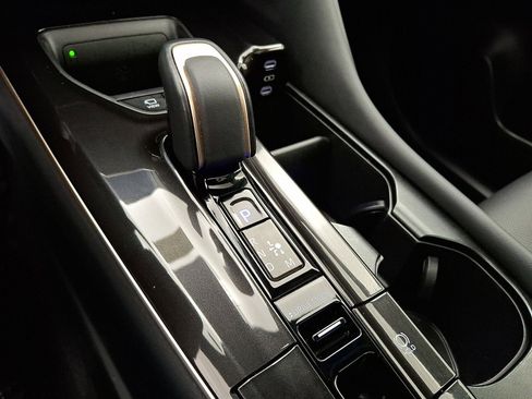 Used 2024 Toyota Crown Platinum image 12