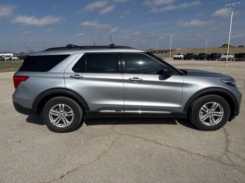 Used 2021 Ford Explorer XLT image 5