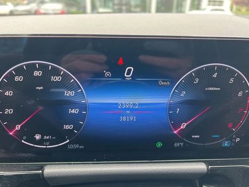Used 2025 Mercedes-Benz GLA 250 4MATIC image 12