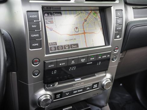 Used 2020 Lexus GX 460 Premium w/ Premium Package image 16