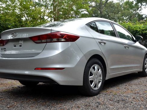 Used 2018 Hyundai Elantra SE FWD image 6