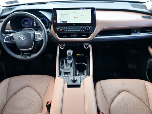 Used 2025 Toyota Grand Highlander AWD image 20