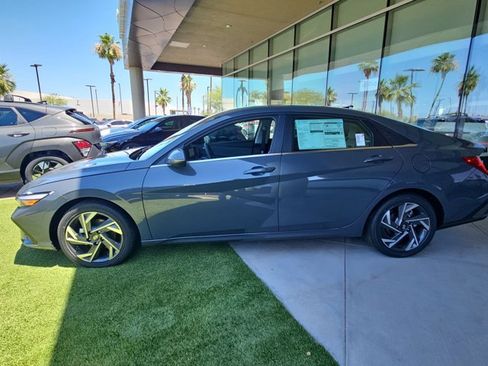 New 2026 Hyundai Elantra Limited FWD image 5