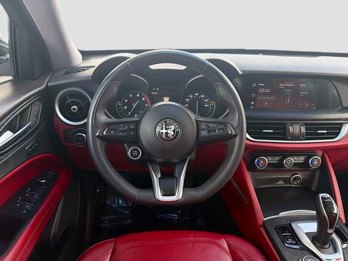 Used 2020 Alfa Romeo Stelvio image 18