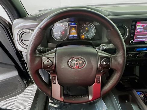 Used 2022 Toyota Tacoma TRD Off-Road AWD/4WD image 10