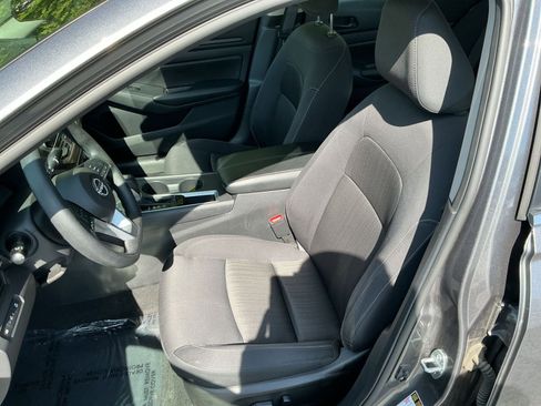 Used 2025 Nissan Altima 2.5 SV FWD image 31