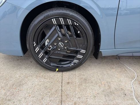 New 2026 Nissan Sentra SR w/ Floor Mat Package FWD image 8