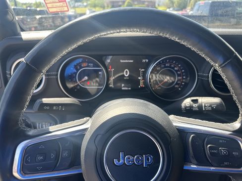 Used 2022 Jeep Wrangler Unlimited Sahara w/ Cold Weather Group AWD/4WD image 40