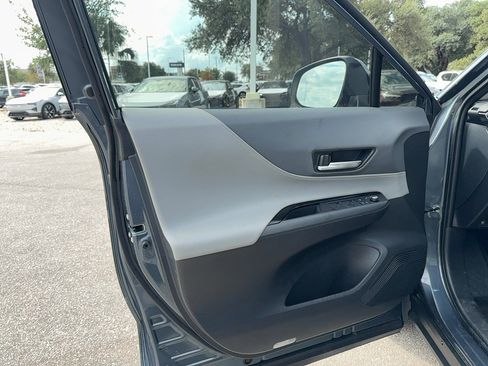 Used 2024 Toyota Venza LE image 10