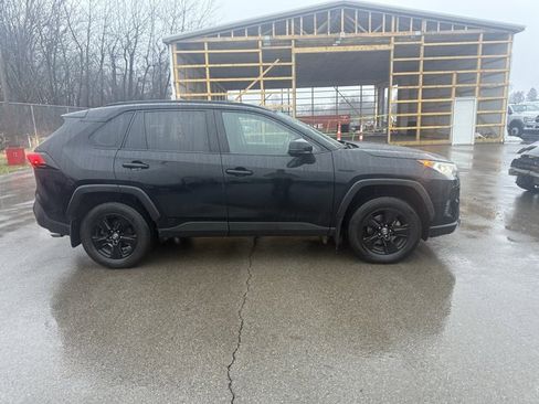 Used 2020 Toyota RAV4 XLE image 5