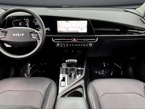 Used 2023 Kia Niro EX image 7