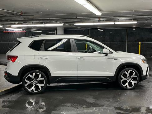 Used 2022 Volkswagen Taos SEL w/ Panoramic Sunroof Package AWD/4WD image 39