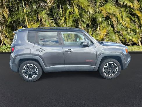 Used 2017 Jeep Renegade Trailhawk w/ Premium Trailhawk Package AWD/4WD image 3