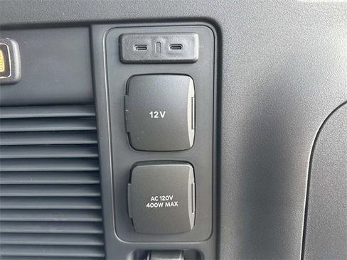 New 2025 Ford Expedition Active image 14