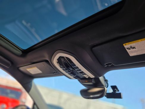 Used 2018 Porsche Macan image 11