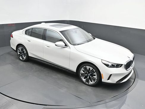 New 2027 BMW 530i RWD image 40