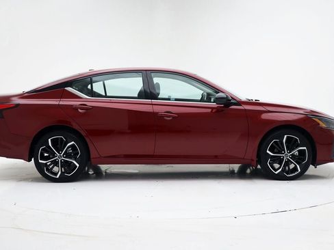 Used 2025 Nissan Altima 2.5 SR AWD/4WD image 3