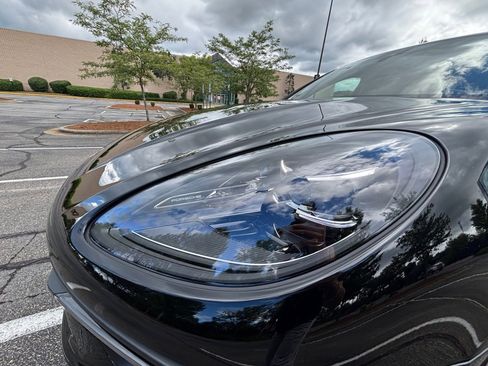 Certified 2024 Porsche Macan image 13