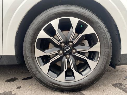 Certified 2023 Kia Carnival EX image 38