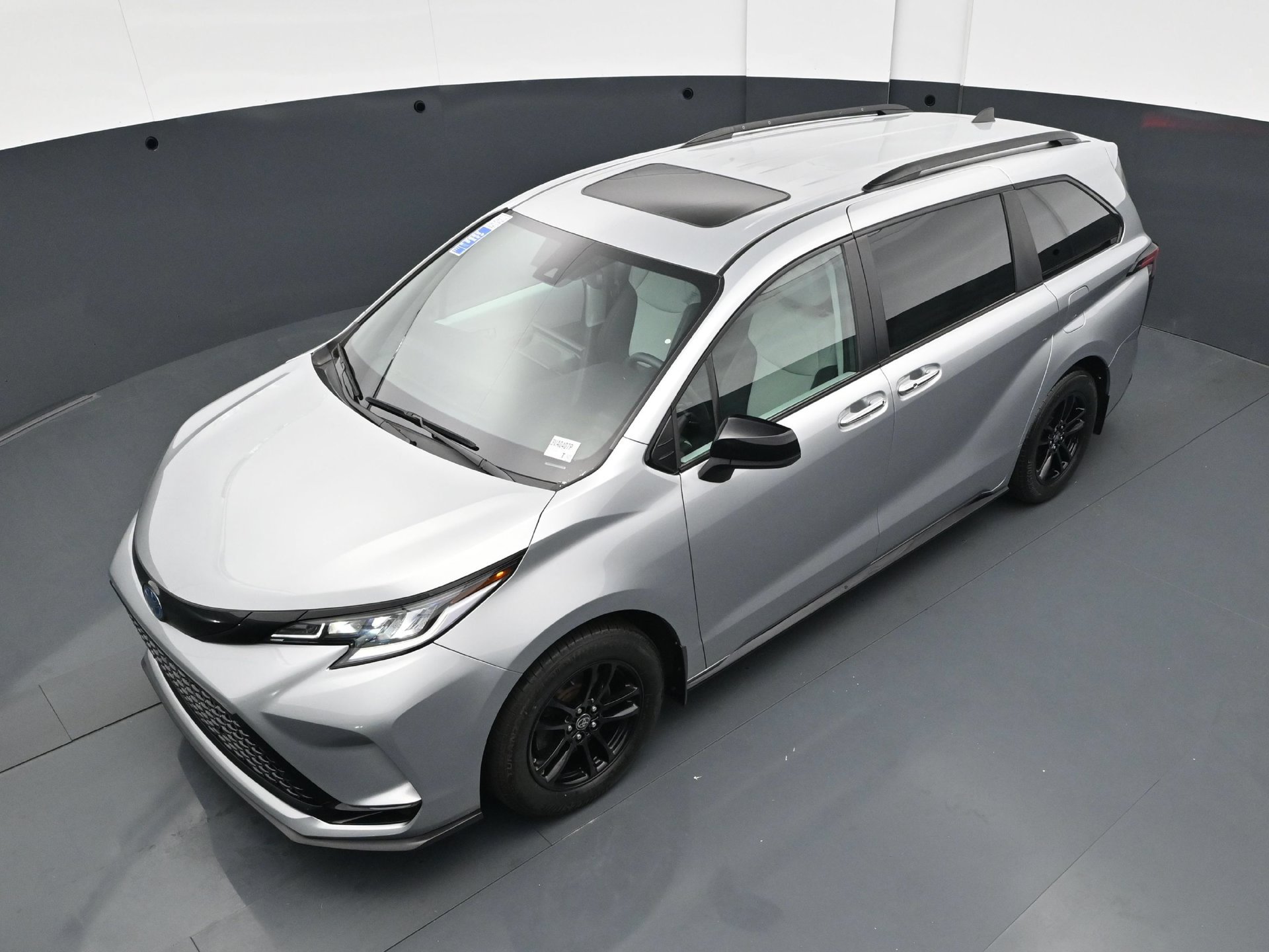 Used 2025 Toyota Sienna XSE AWD/4WD image 39