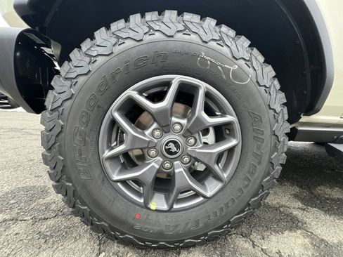 New 2025 Ford Bronco Badlands image 12