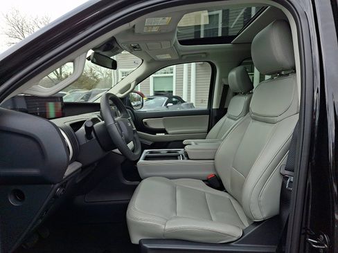 Used 2025 Ford Expedition Active image 15