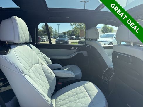 Used 2025 BMW X7 xDrive40i w/ Climate Comfort Package image 16