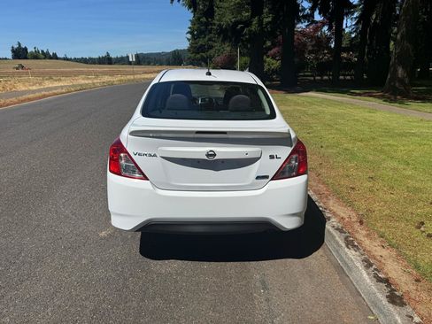 Used 2015 Nissan Versa w/ SL Tech Package FWD image 4