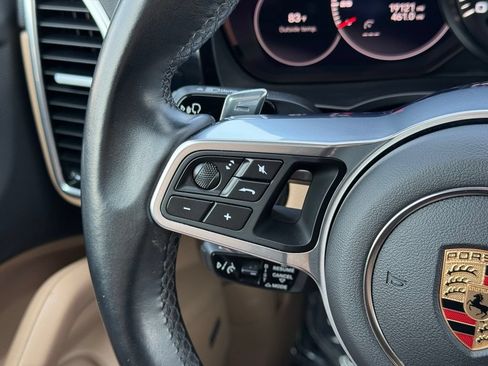 Certified 2023 Porsche Cayenne AWD/4WD image 18