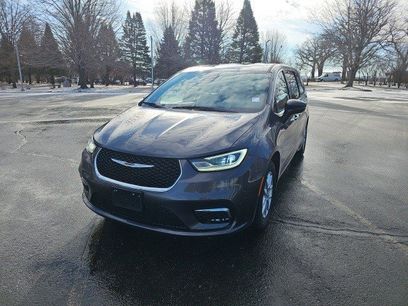 Used 2023 Chrysler Pacifica Touring-L