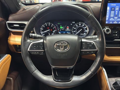 Used 2020 Toyota Highlander Platinum image 24