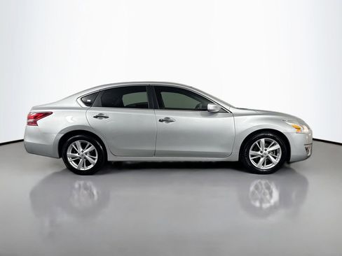 Used 2013 Nissan Altima 2.5 SV FWD image 4