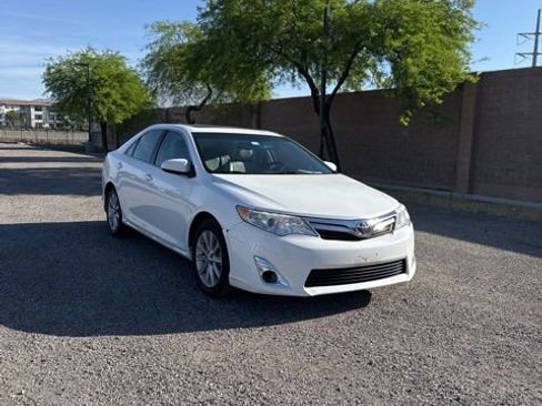 Used 2014 Toyota Camry XLE w/ Leather Package image 3