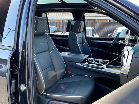 Used 2025 Cadillac Escalade Sport w/ Touring Package image 9