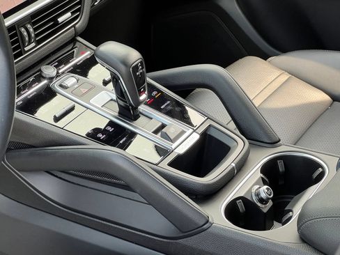 Certified 2023 Porsche Cayenne AWD/4WD image 32