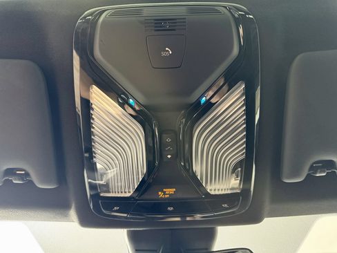 Used 2025 BMW 330i xDrive Sedan AWD/4WD image 30