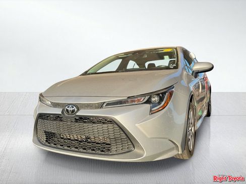 Used 2020 Toyota Corolla LE FWD image 2