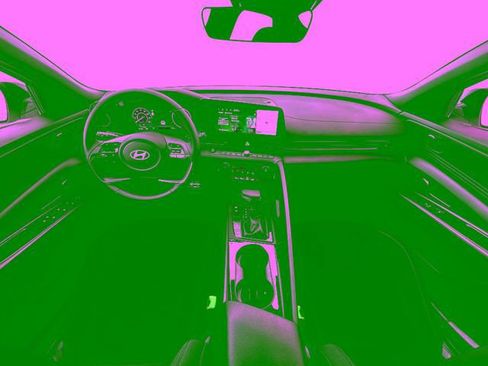 Used 2025 Hyundai Elantra SEL FWD image 13