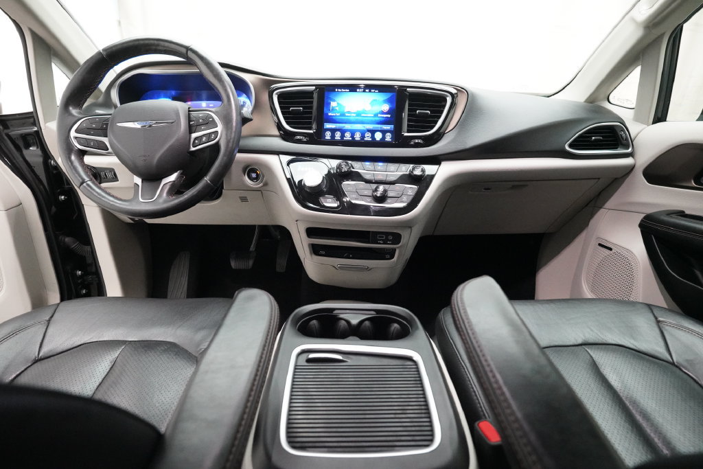 Used 2017 Chrysler Pacifica Touring-L Plus FWD image 5