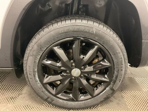 Used 2016 Jeep Cherokee Limited FWD image 34