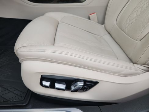 Used 2020 BMW 740i w/ Premium Package image 26