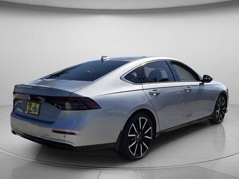 Used 2023 Honda Accord Touring image 7