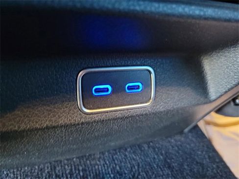 Used 2024 Mercedes-Benz GLE 350 4MATIC image 17