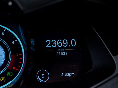 Used 2021 Aston Martin V8 Vantage Convertible image 41