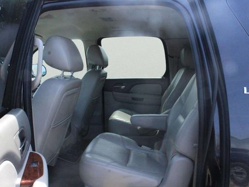 Used 2011 Chevrolet Suburban LTZ image 6