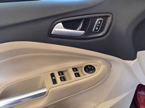 Used 2016 Ford Escape SE w/ Equipment Group 201A FWD image 10
