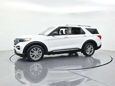 Certified 2022 Ford Explorer Limited w/ Equipment Group 301A RWD image 5