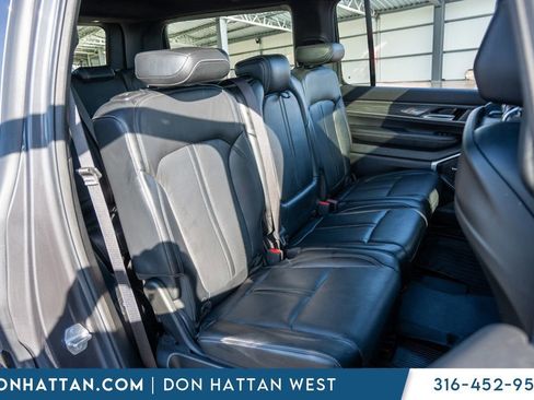Used 2022 Jeep Wagoneer Series III w/ Premium Group I AWD/4WD image 26